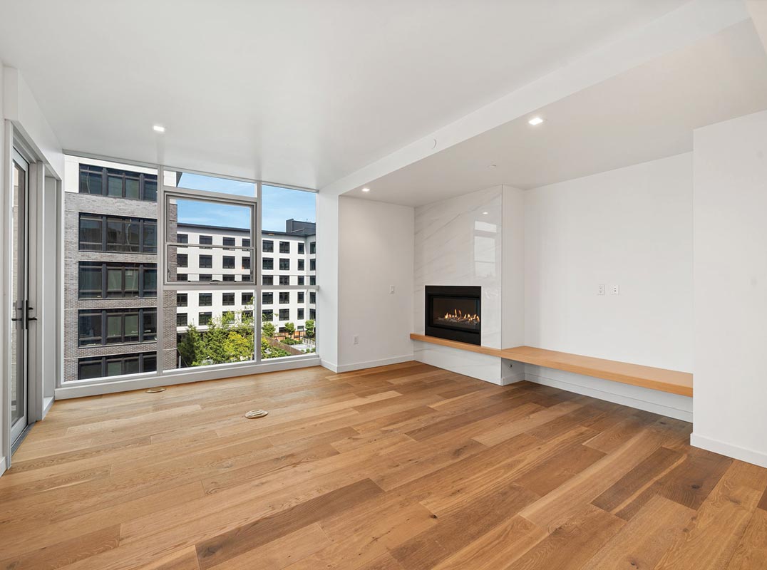 LUXURY 1 BEDROOM PLUS DEN!